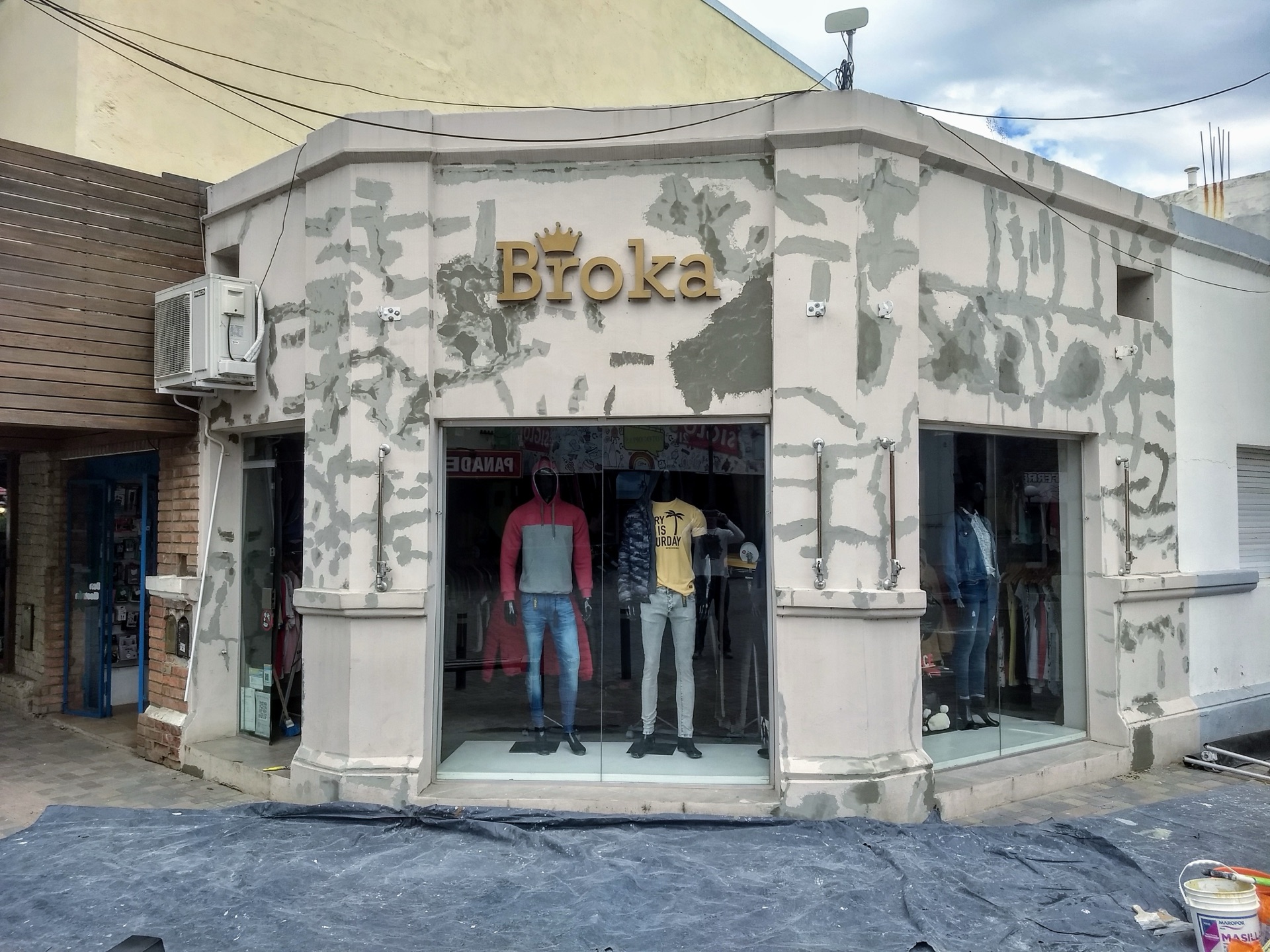 Clothing Store — Broka 1