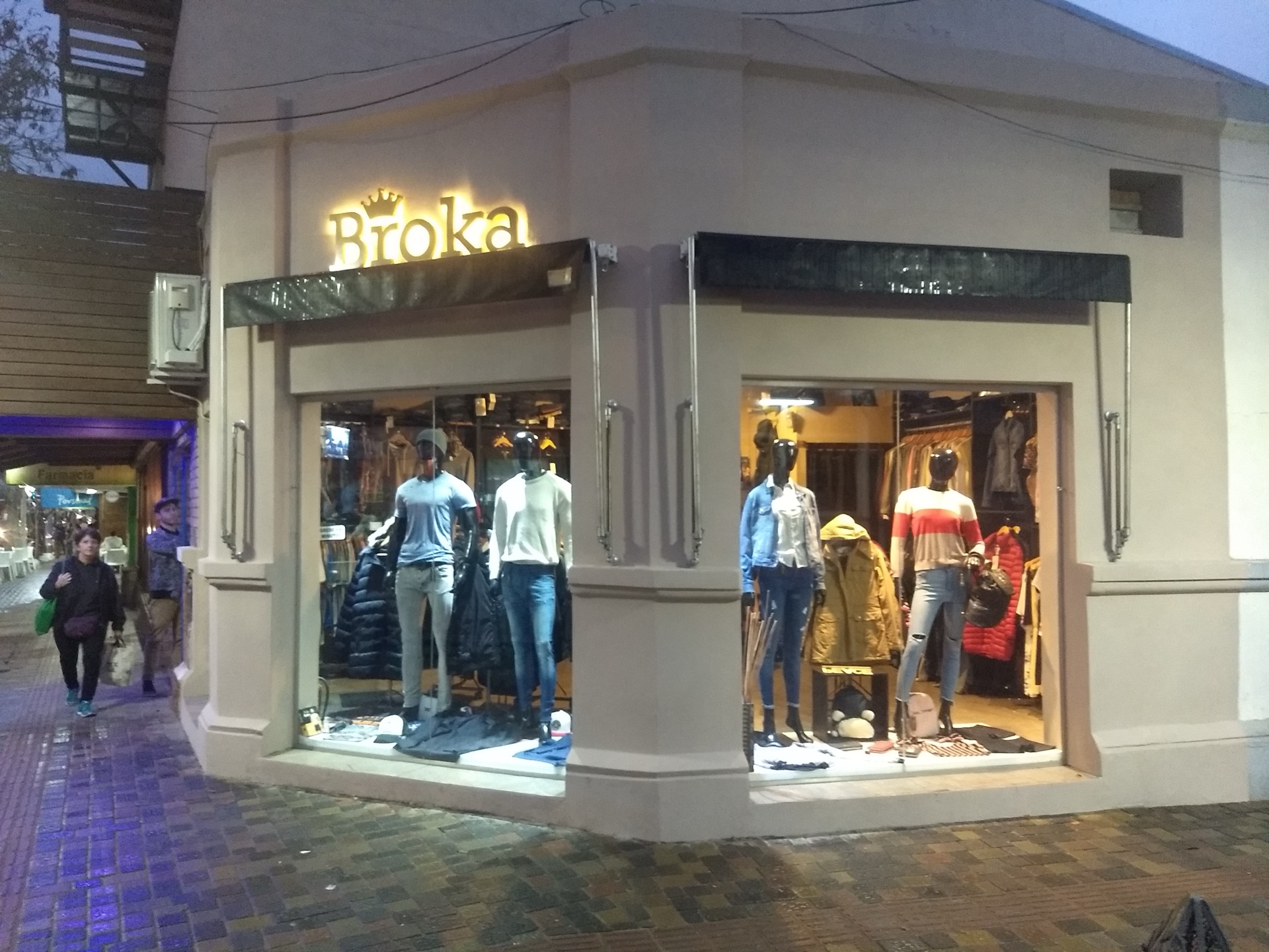 Clothing Store — Broka 8