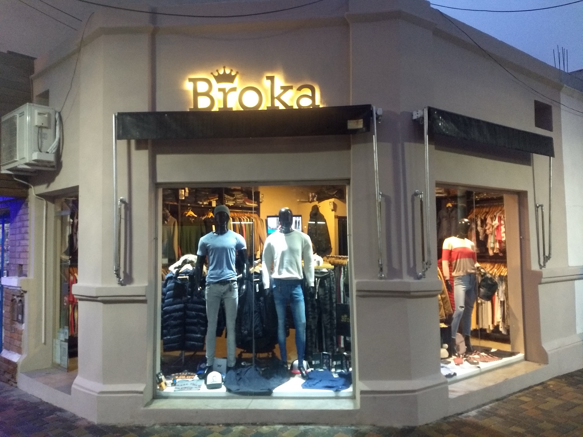 Clothing Store — Broka 9