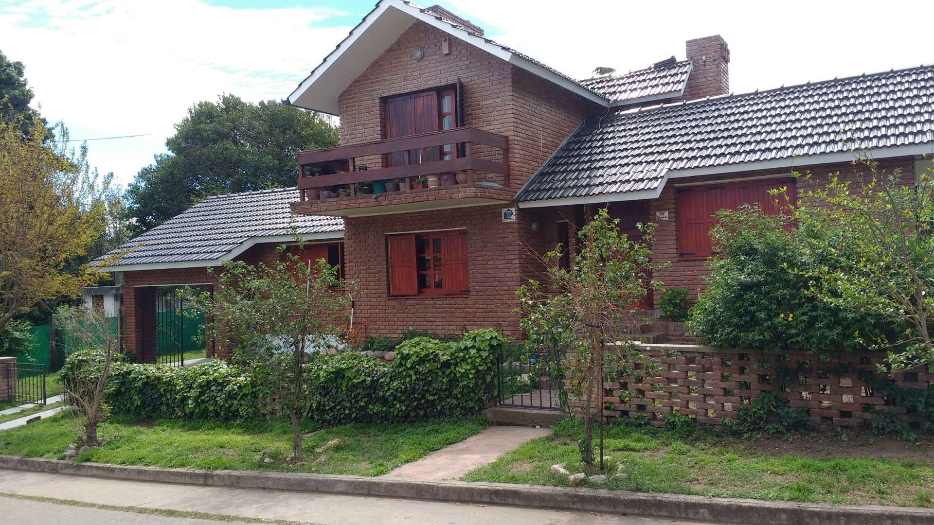 House — Hacha 1