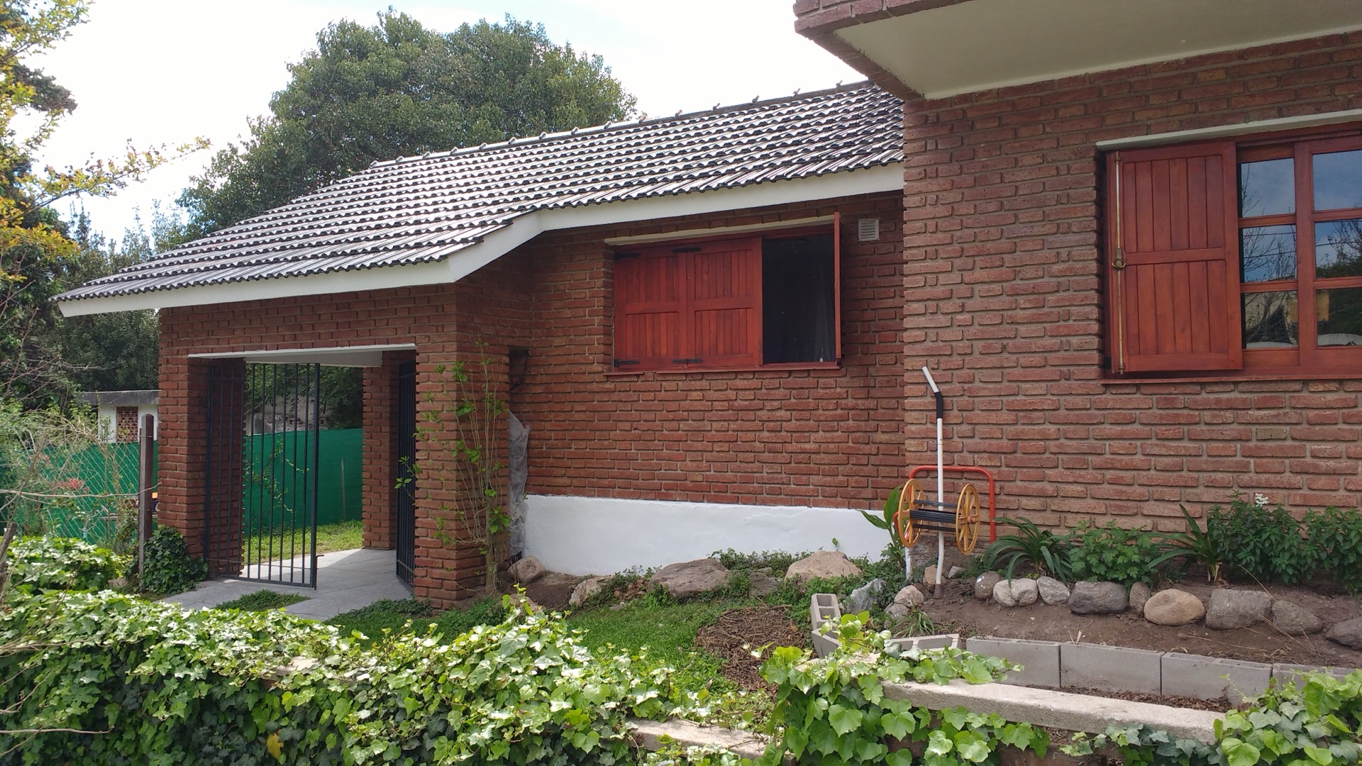 House — Hacha 2