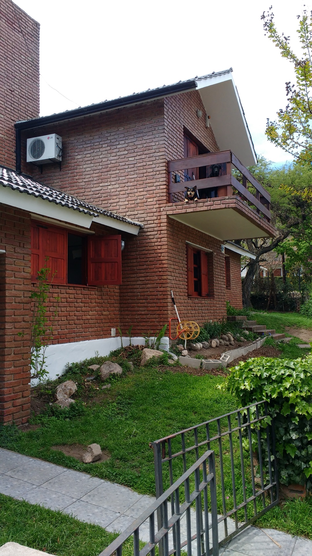 House — Hacha 3