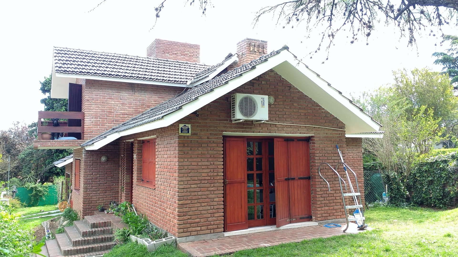 House — Hacha 5