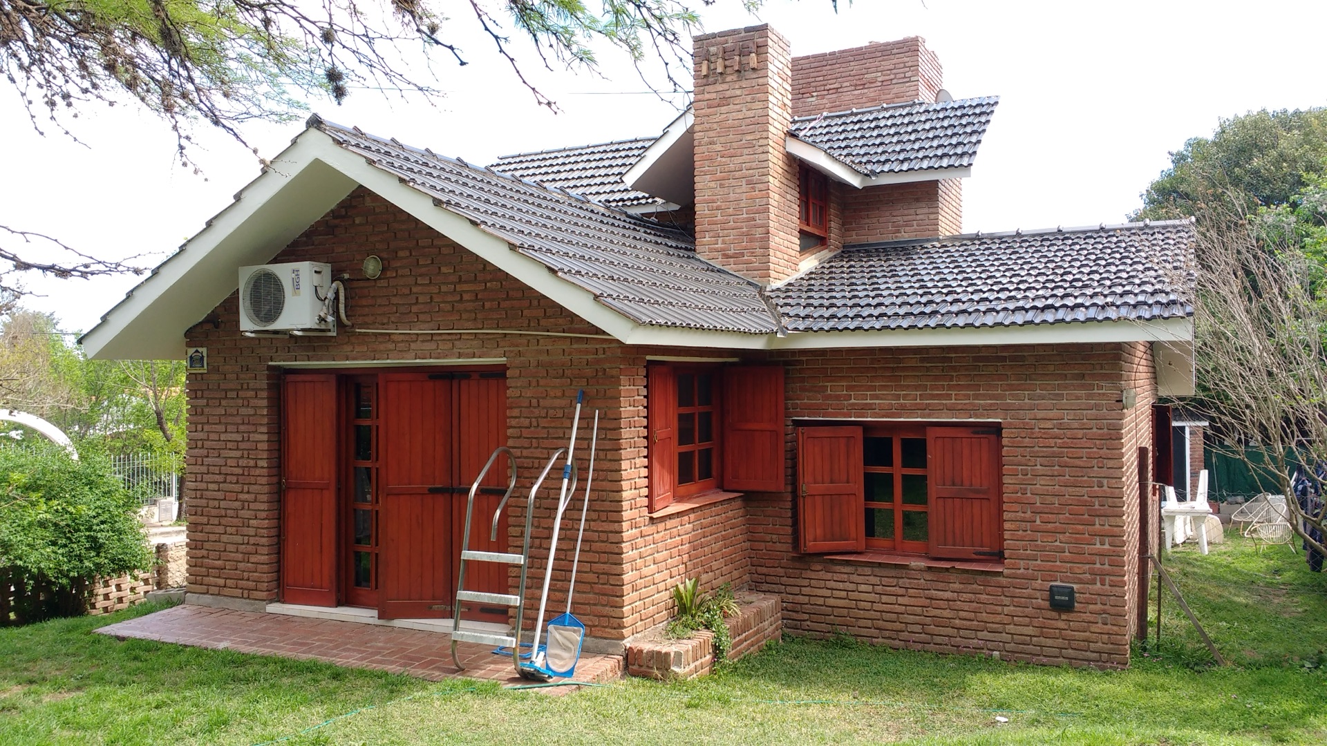 House — Hacha 6
