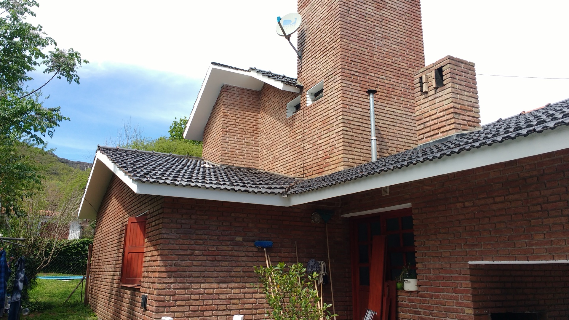 House — Hacha 8