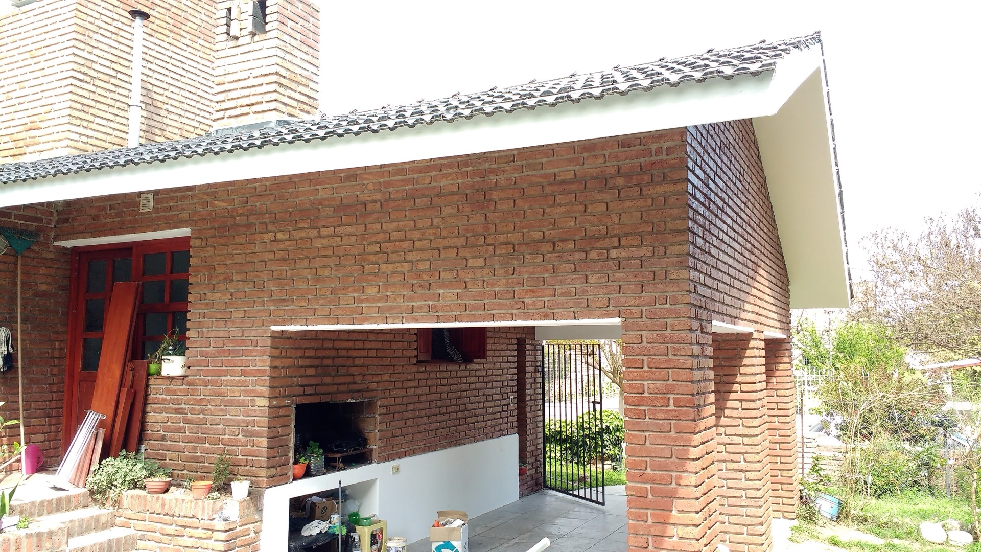 House — Hacha 9