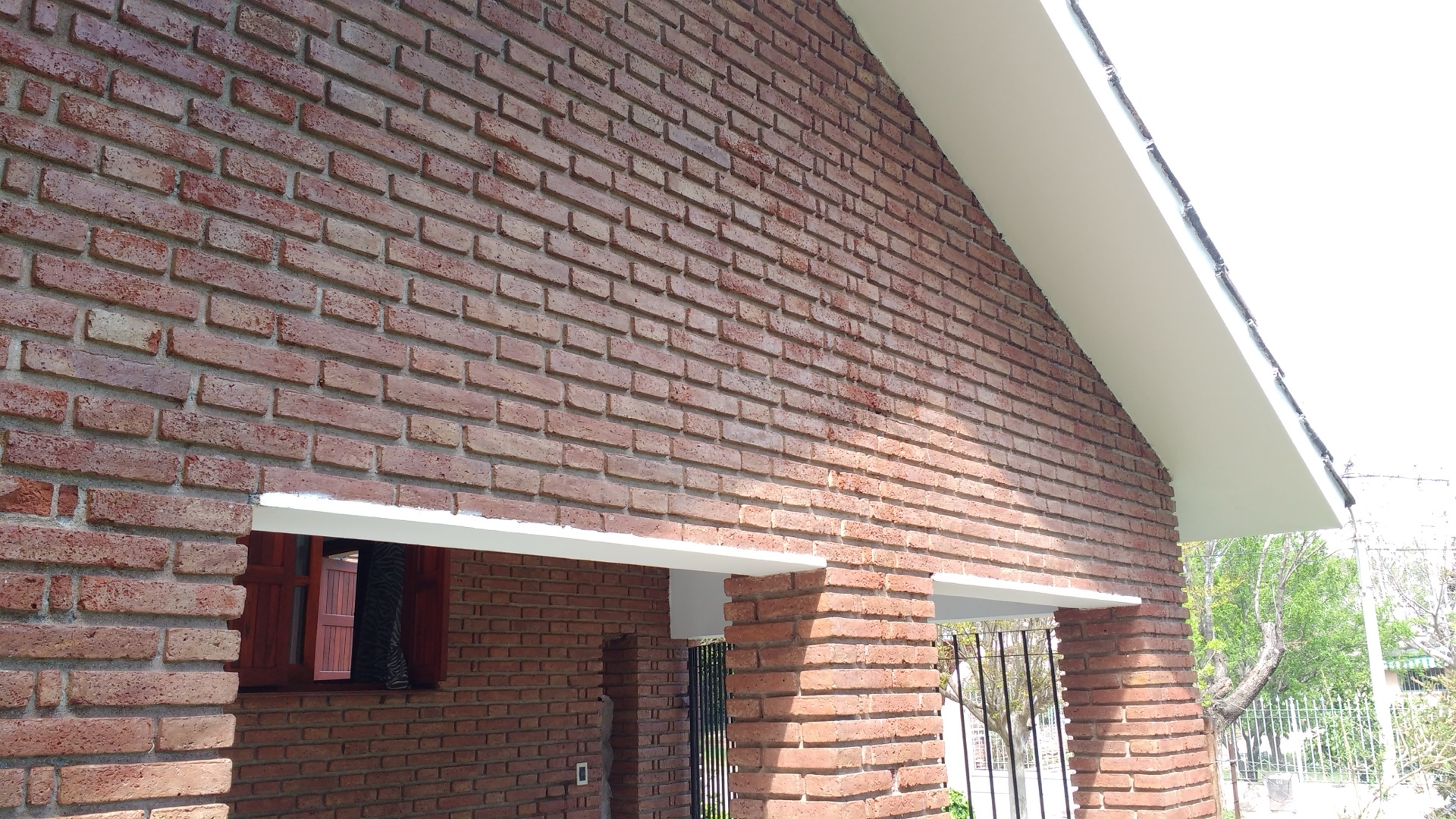 House — Hacha 11